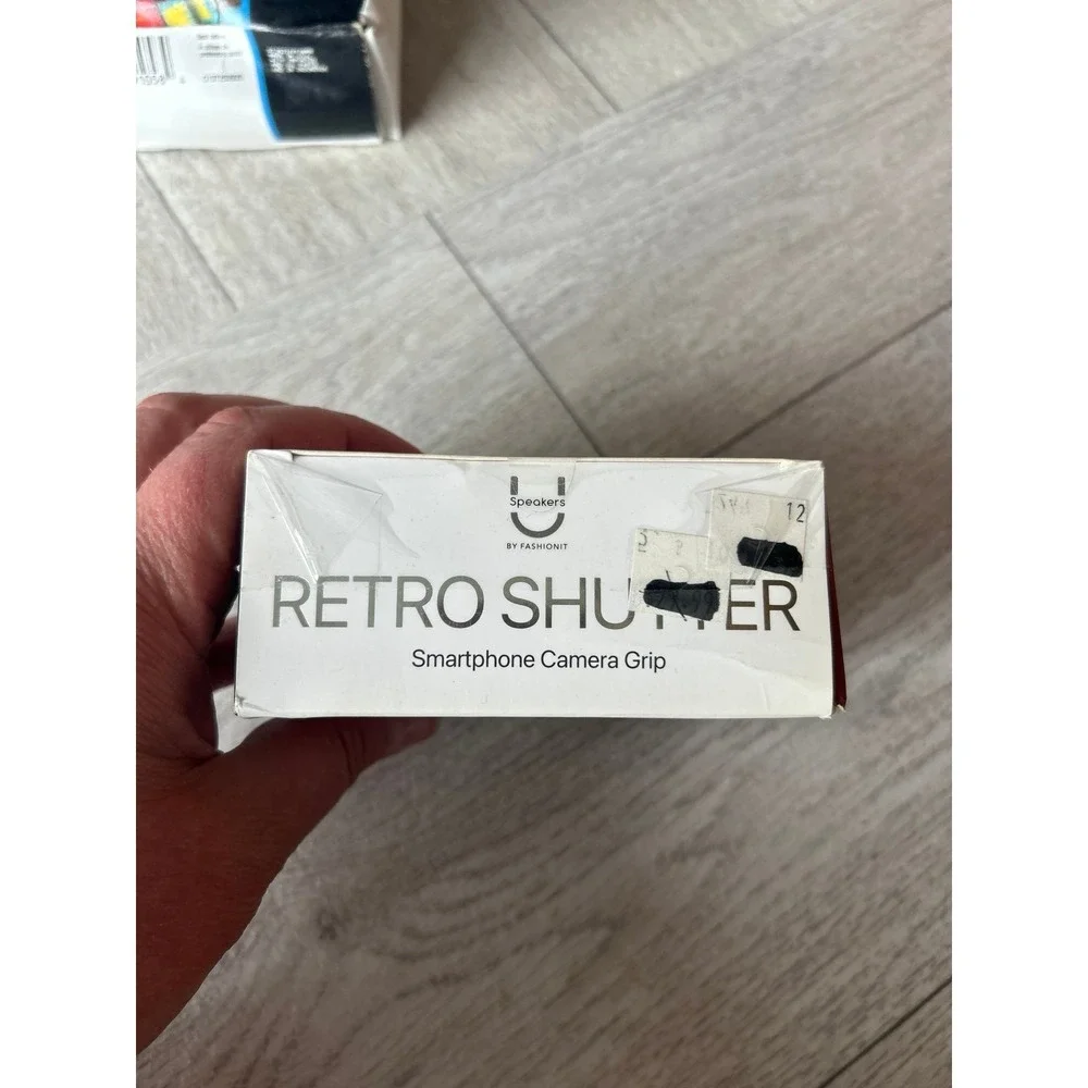 Retro shutter smartphone camera‎ grip